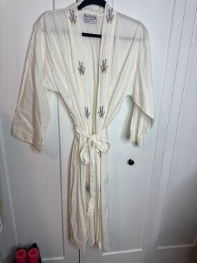 Vintage Cream Embroidered Lavender White Robe House coat - Fits Small- Med